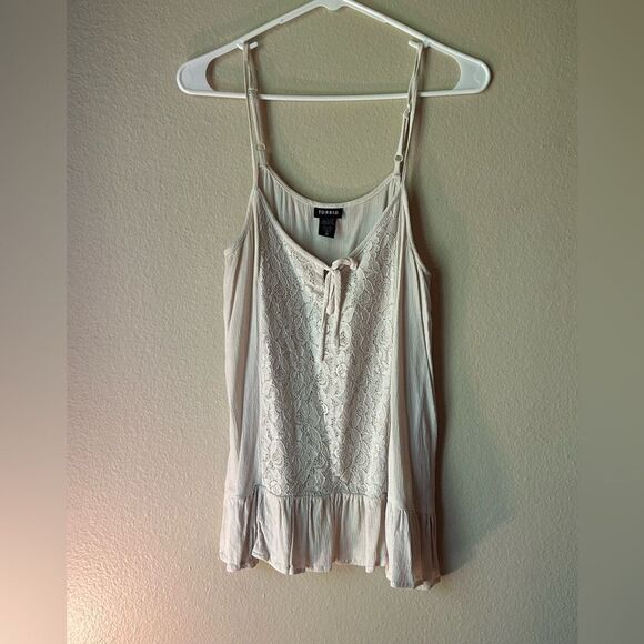 Torrid Cream Lace Tie Front Peplum Pleated Camisole - Size 0 - Picture 1 of 6